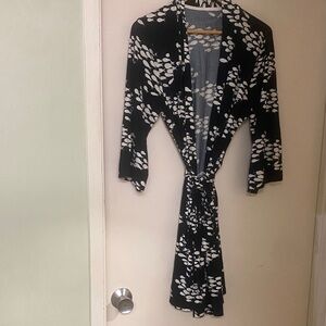 NWOT Fighting Eel Bathrobe xs/small. Fish print